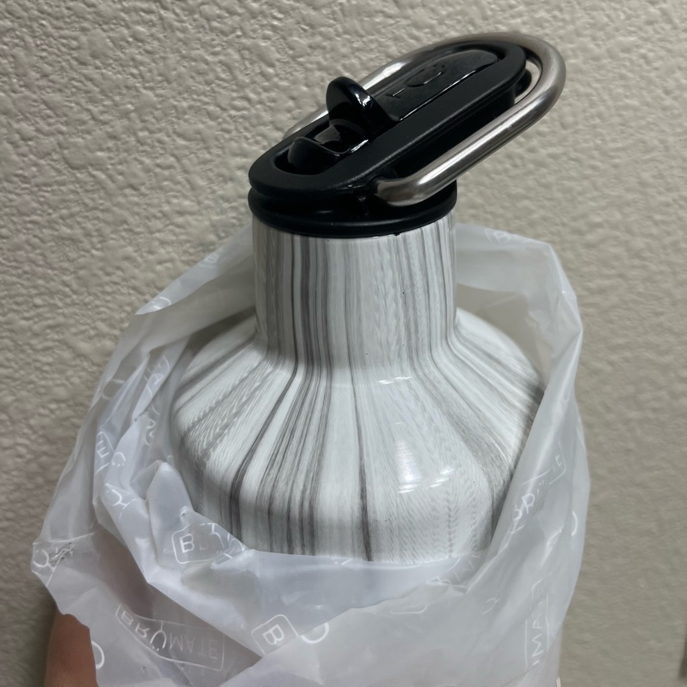 NEW - BRUMATE Water Bottle 25oz with Dual Lids - Picture 3 of 5
